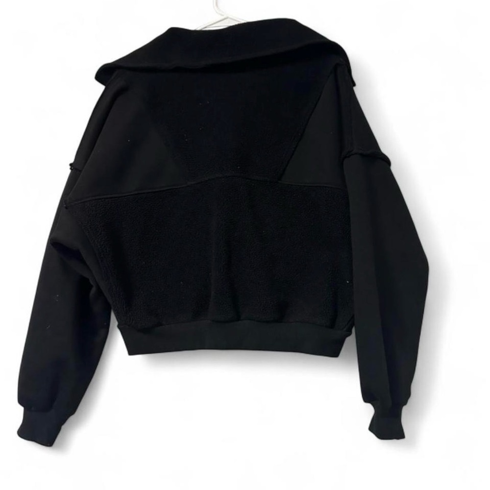 Aemi & Co Half‑zip Sweatshirt with Pockets. Size Small. Black - Picture 2 of 3